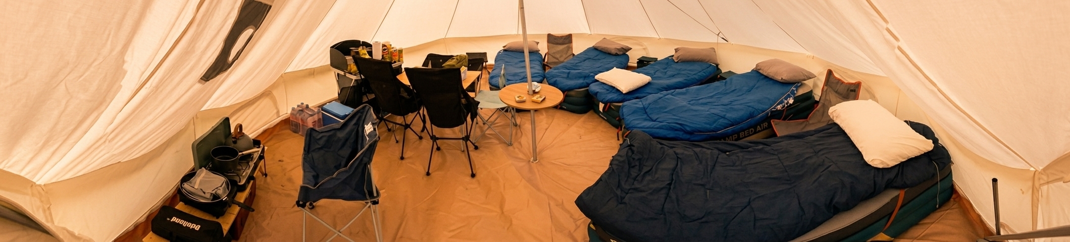 Deluxe 6M laid out for five: lounge and kitchen seating with airframe beds